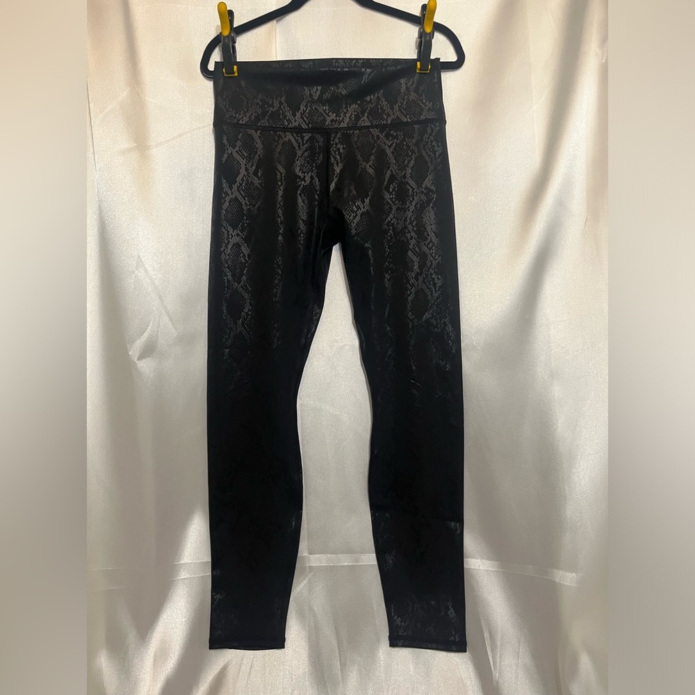 Fabletics Black shiny snake print large leggings, like new worn once